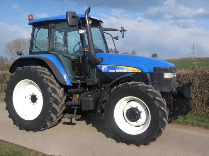 New Holland TM140