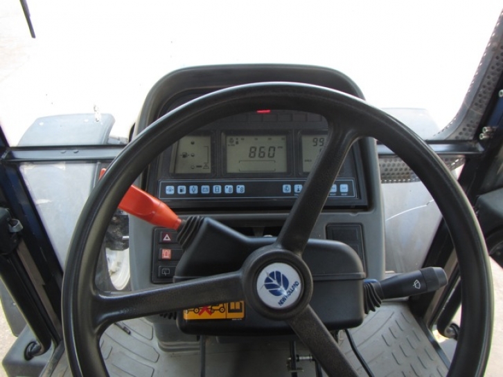 New Holland TM140