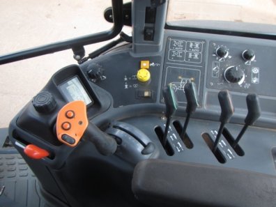 New Holland TM140