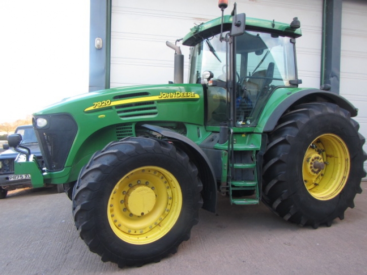 John Deere 7920