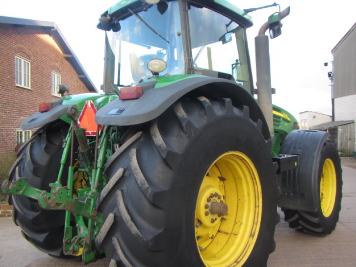 John Deere 7920