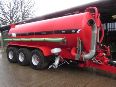 Hi-Spec 4500 Gallon vacuum tanker