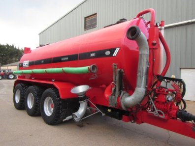 Hi-Spec 4500 Gallon vacuum tanker