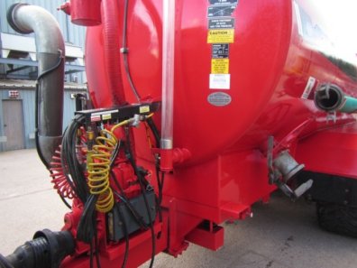 Hi-Spec 4500 Gallon vacuum tanker