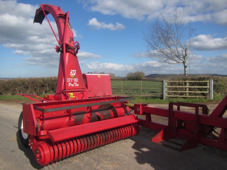 JF 1050 Pro Tec trailed forager