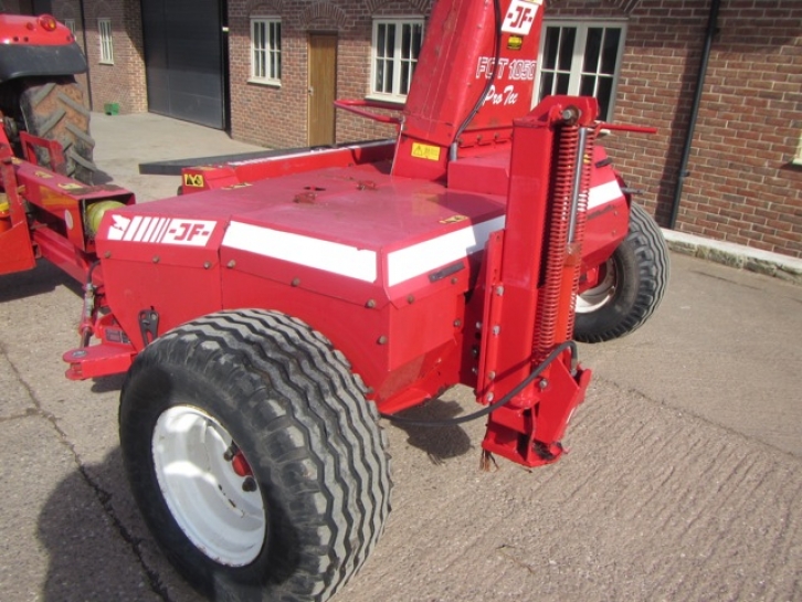 JF 1050 Pro Tec trailed forager