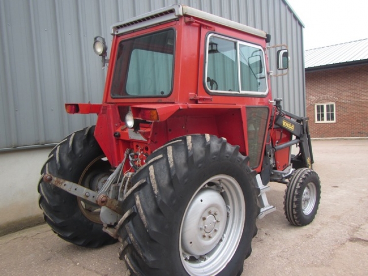 Massey Ferguson 575