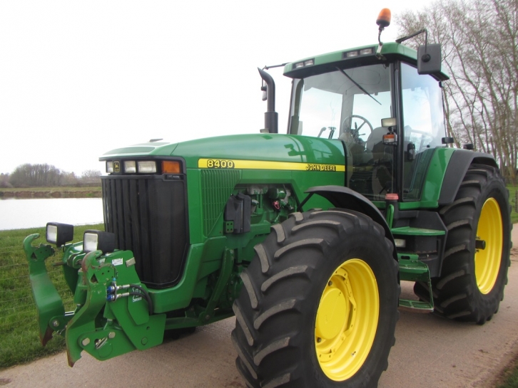 John Deere 8400