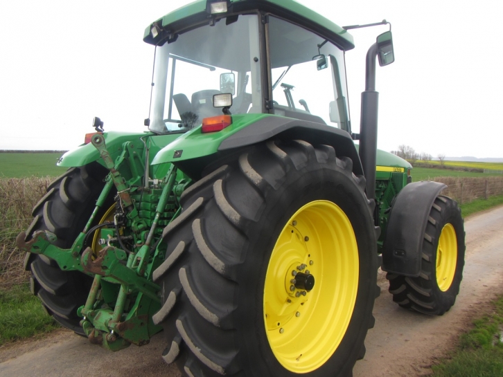 John Deere 8400