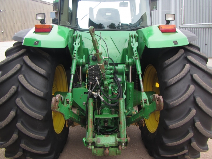 John Deere 8400