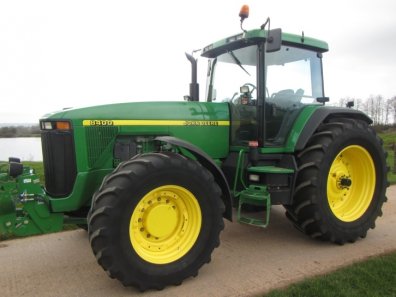 John Deere 8400