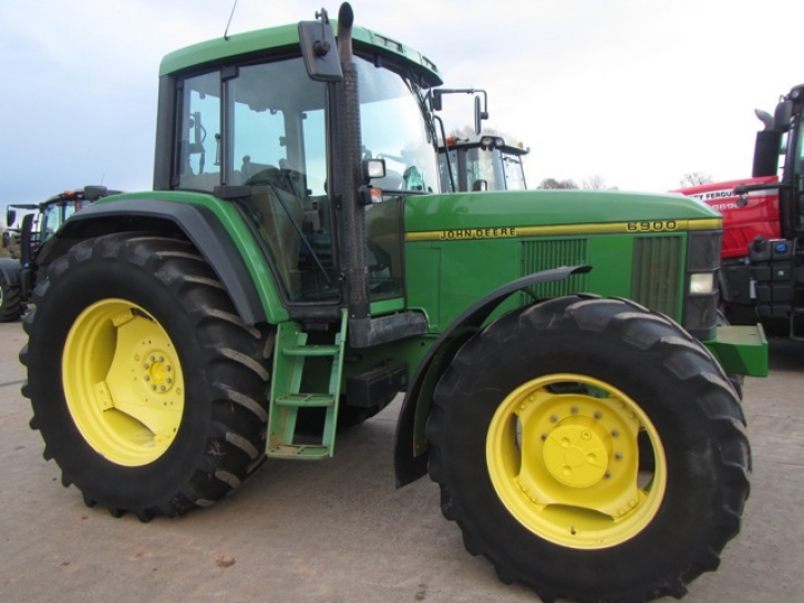 John Deere 6900