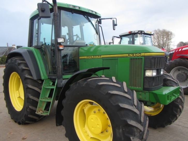 John Deere 6900