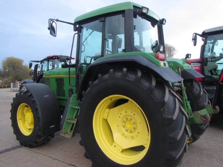 John Deere 6900
