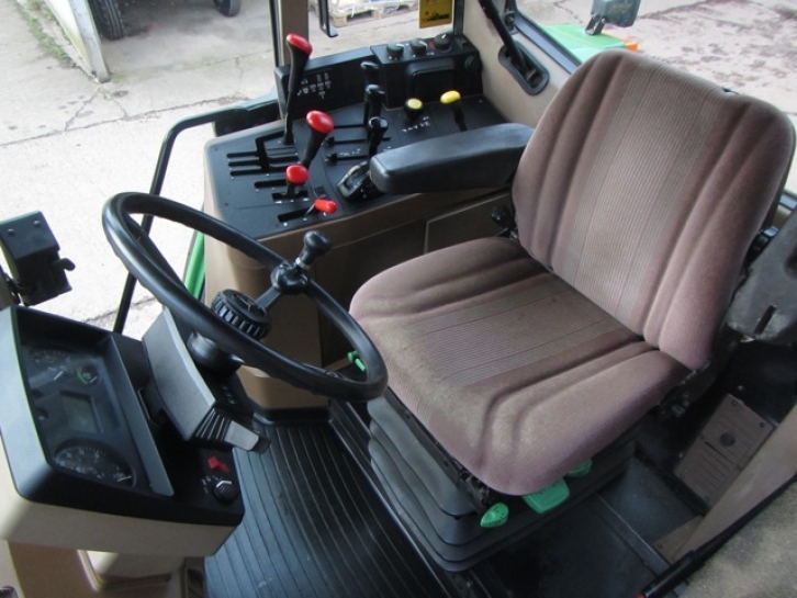 John Deere 6900