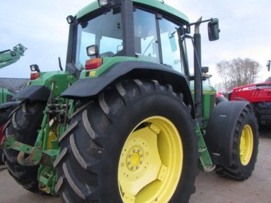 John Deere 6900