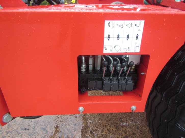 Kverneland 7850 C bale wrapper