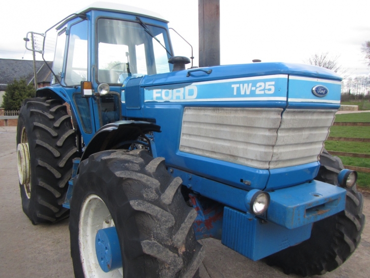 Ford TW25