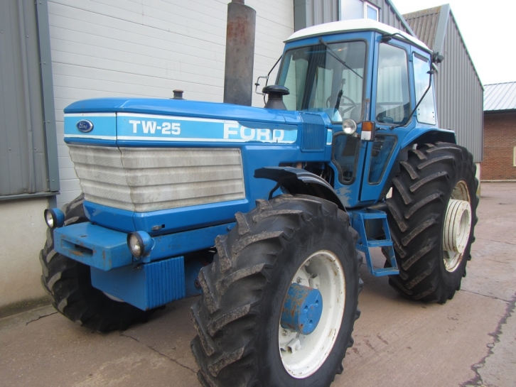 Ford TW25