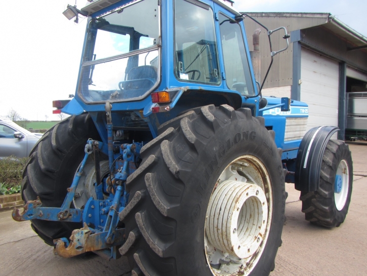 Ford TW25