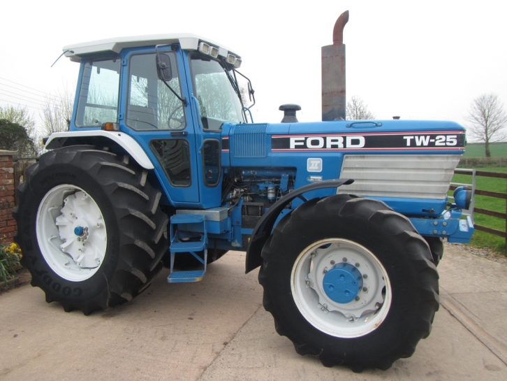 Ford TW25
