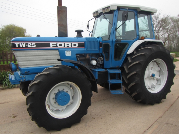 Ford TW25
