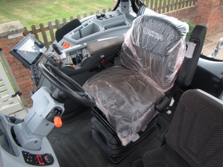 Valtra N174