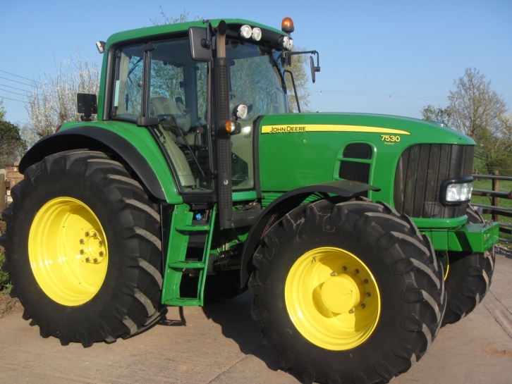John Deere 7530