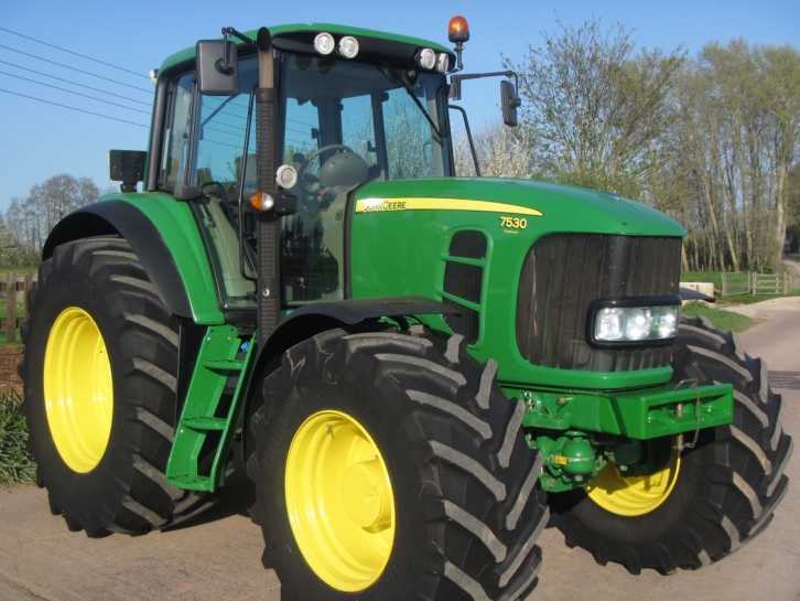John Deere 7530