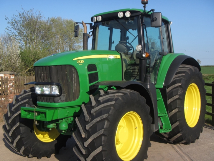 John Deere 7530