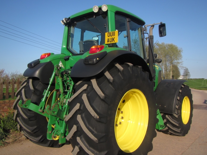 John Deere 7530
