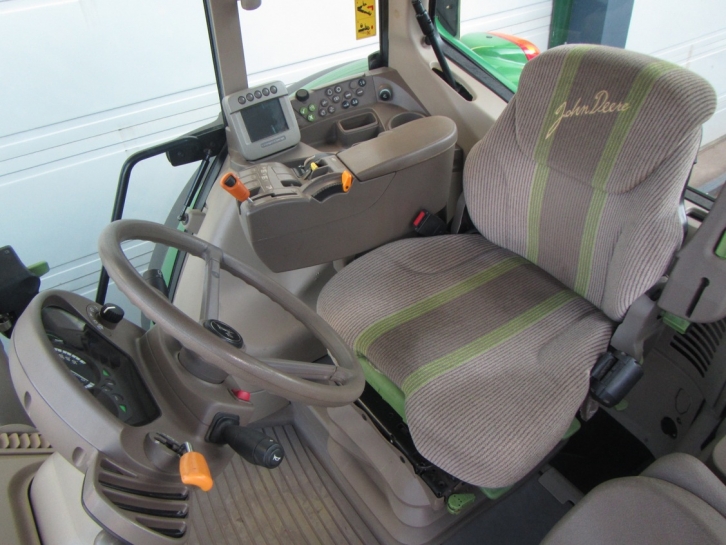 John Deere 7530