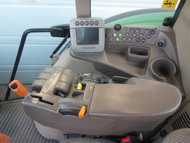 John Deere 7530
