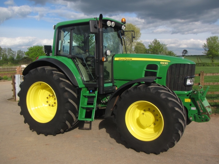 John Deere 6930