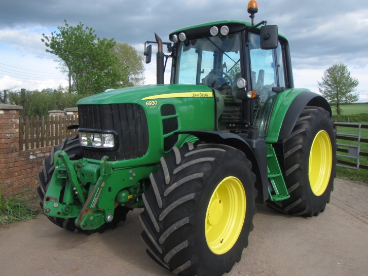 John Deere 6930