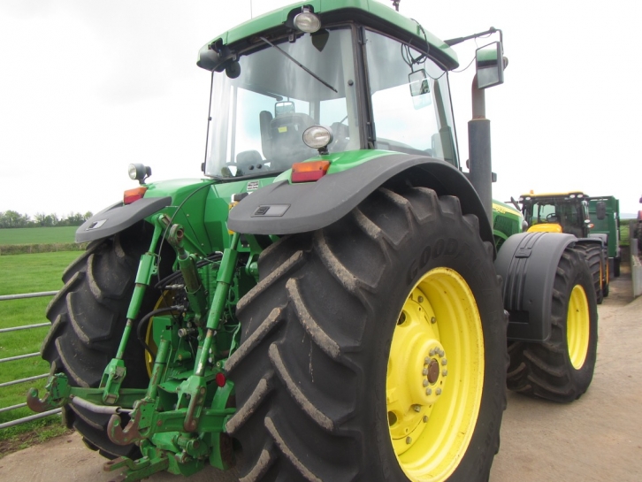John Deere 8120