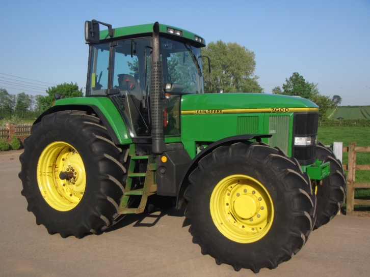 John Deere 7600