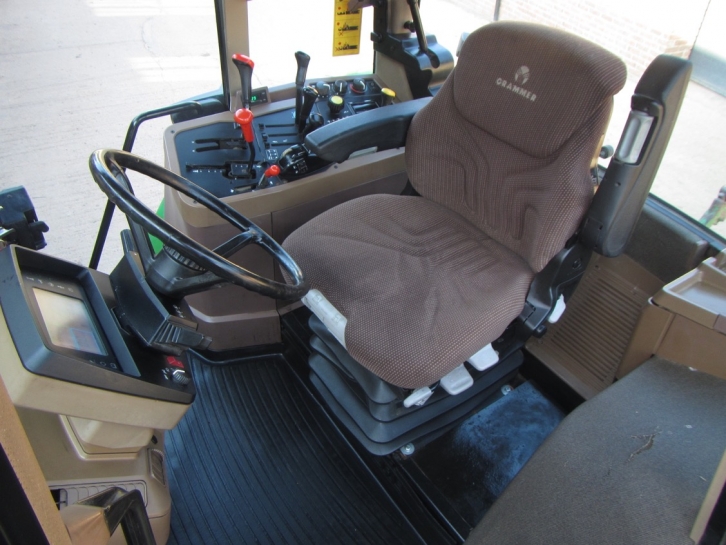John Deere 7600