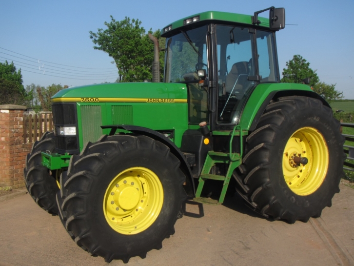 John Deere 7600