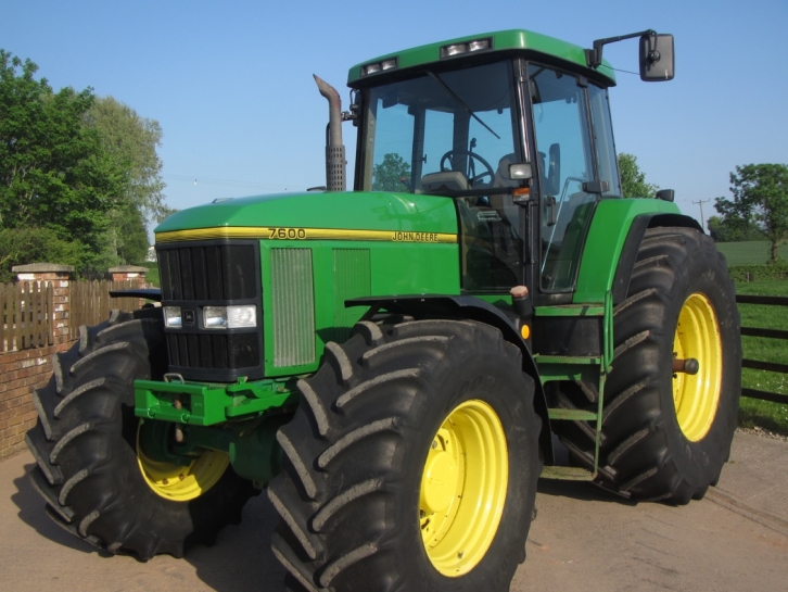 John Deere 7600