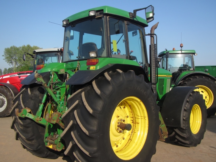John Deere 7600