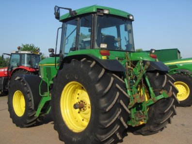 John Deere 7600