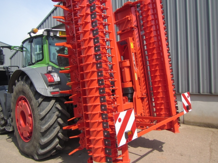 Kuhn HR6004 power harrow