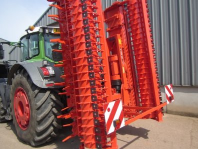 Kuhn HR6004 power harrow