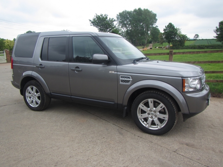 Land Rover Discovery Commercial