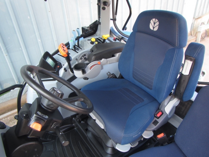 New Holland T7.210