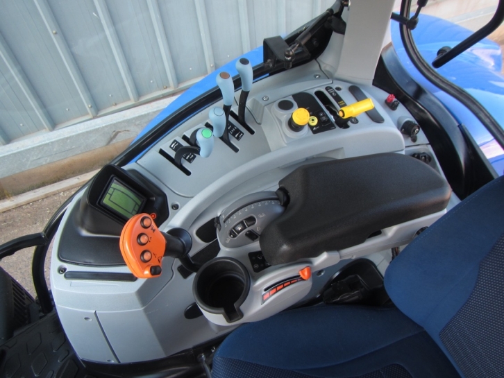New Holland T7.210
