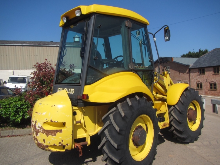New Holland LB115 B loader tractor