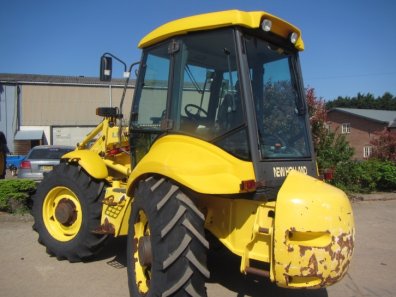 New Holland LB115 B loader tractor