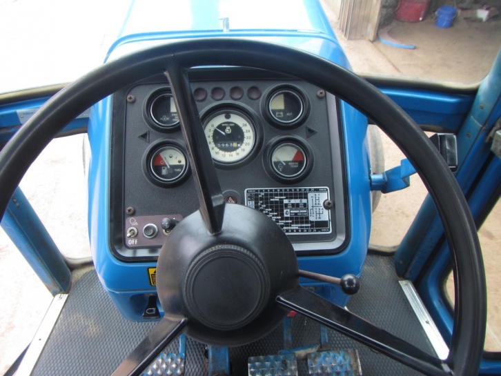 Ford 8700